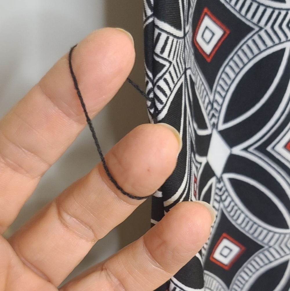 Tacera Black And Whithe Geometric Pattern Top. It has eyelets for a headband but - Picture 6 of 12